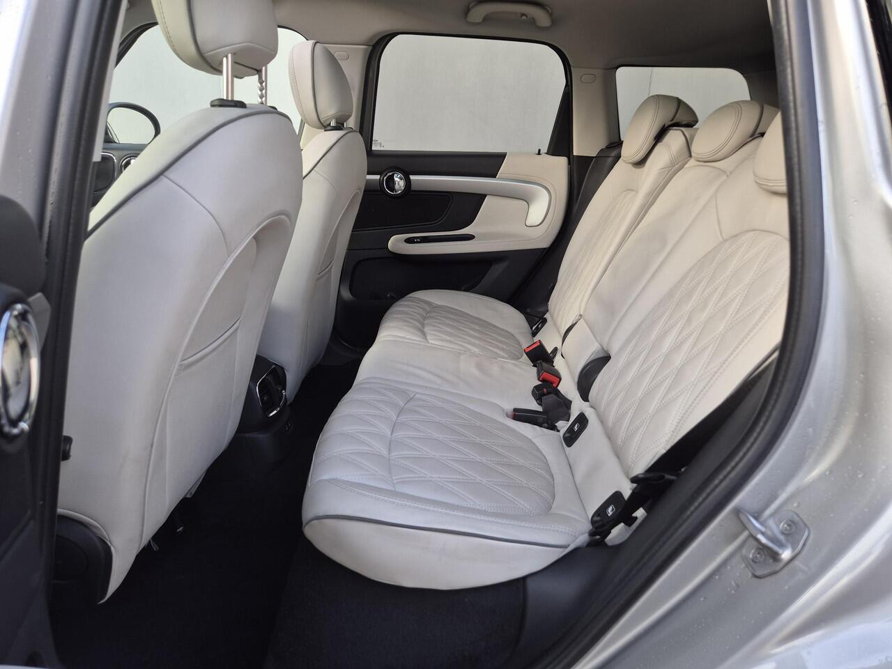 Mini COUNTRYMAN 1.5 Cooper S E ALL4 Yours PHEV / Dealer onderhouden / Leder / Schuifdak / Elektrische stoelen / Harman Kardon / Adaptieve CC / HUD / Achteruitrijcamera / Parkeer assistent / Apple Carplay Android /