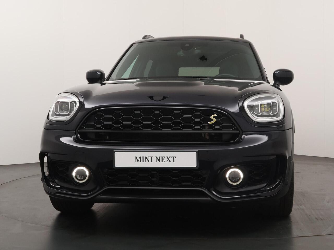 Mini COUNTRYMAN Cooper SE ALL4 John Cooper Works | Achteruitrijcamera | Panoramadak | Stuurwielverwarming | Head-Up Display | John Cooper Works uitvoering |