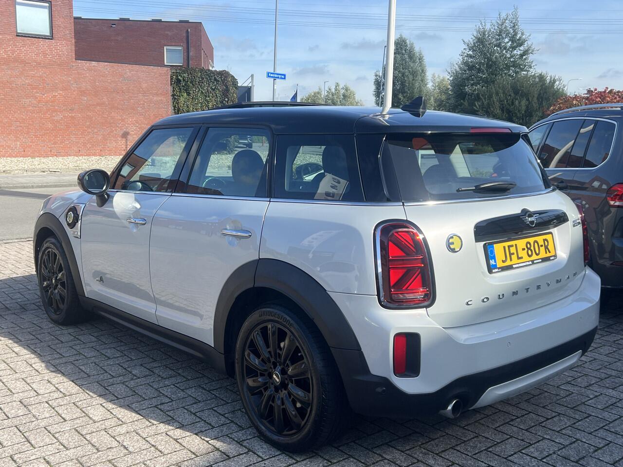 Mini COUNTRYMAN Mini 2.0 Cooper SE ALL4 Navi Prof Panoramadak Elek Sportstoelen Leer Keyless Carplay Stoelverwarming Harman Kardon ACC Camera Head-UP Adaptieve Led 18 Inch Plug In Hybride