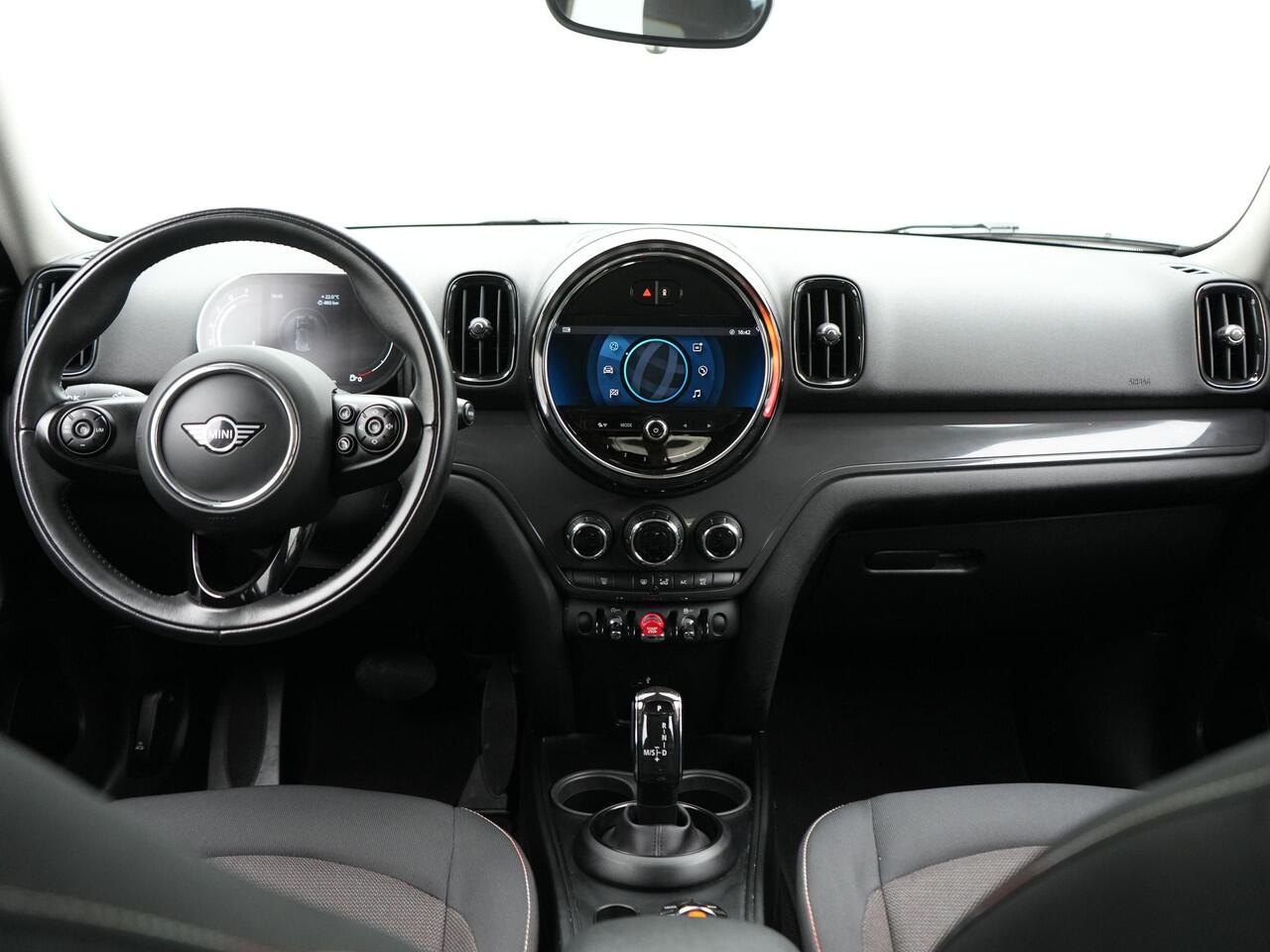 Mini COUNTRYMAN Mini 1.5 Cooper Business Edition | Apple Carplay | Cruise Control | Parkeersensoren Achter | DAB | Airco |
