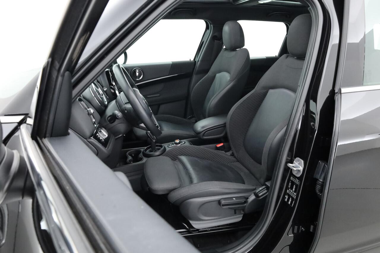 Mini COUNTRYMAN Mini 1.5 Cooper Business Edition | Pano | Trekhaak | Navi | 18'' | ACC | Camera