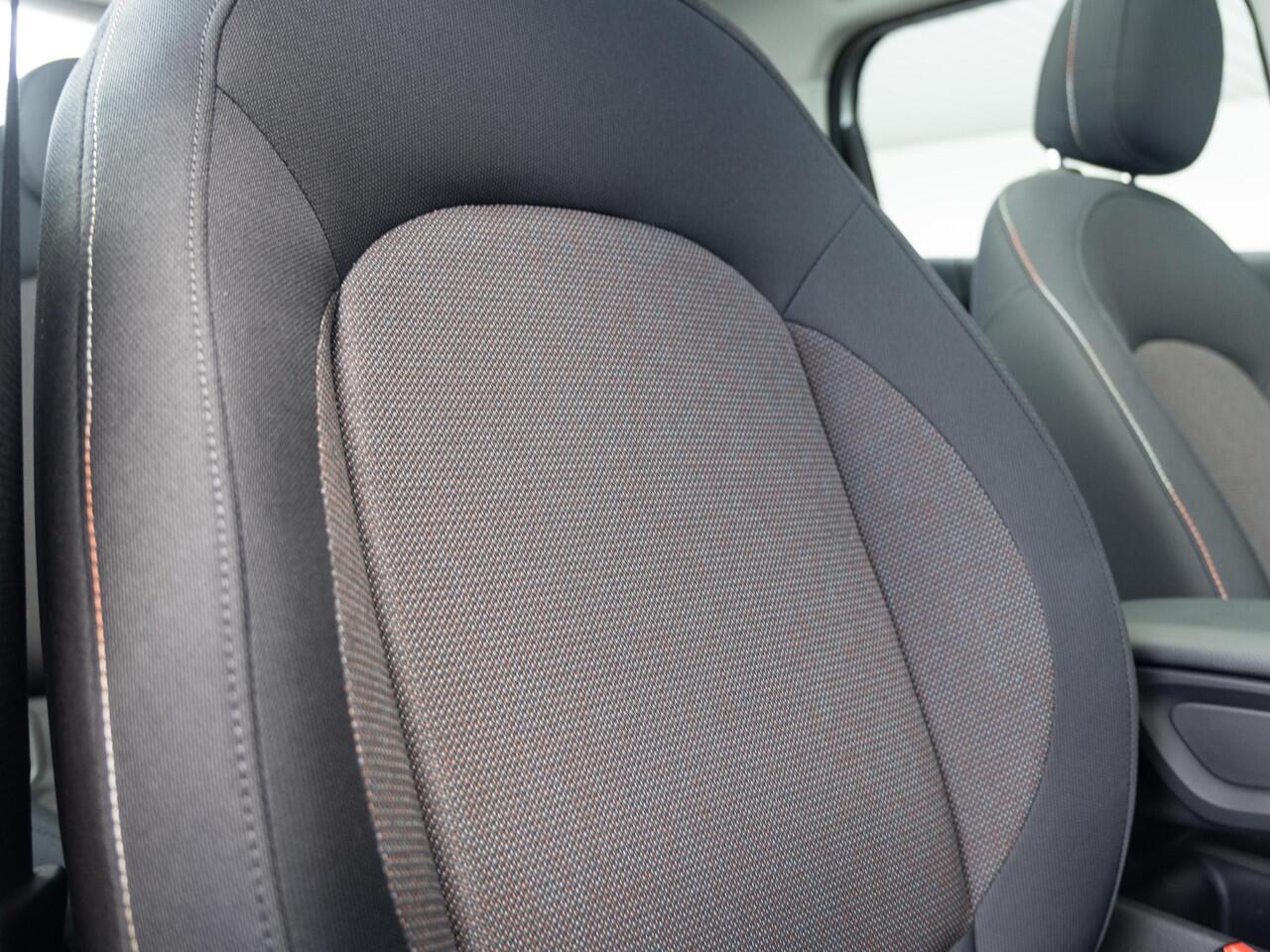 Mini COUNTRYMAN Cooper Aut. Adaptieve Cruise + Achteruitrijcamera + Elektrisch verstelbare stoelen + Glazen Panoramadak