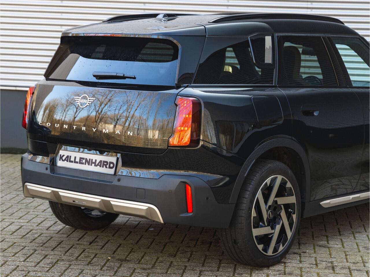 Mini COUNTRYMAN Mini 1.5 C Favoured - XL Pakket - Pano - Trekhaak - Memoryzetel