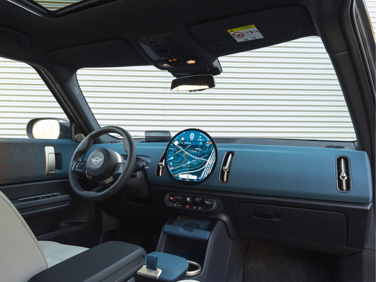 Mini COUNTRYMAN Mini 1.5 C Favoured - XL Pakket - Pano - Trekhaak - Memoryzetel