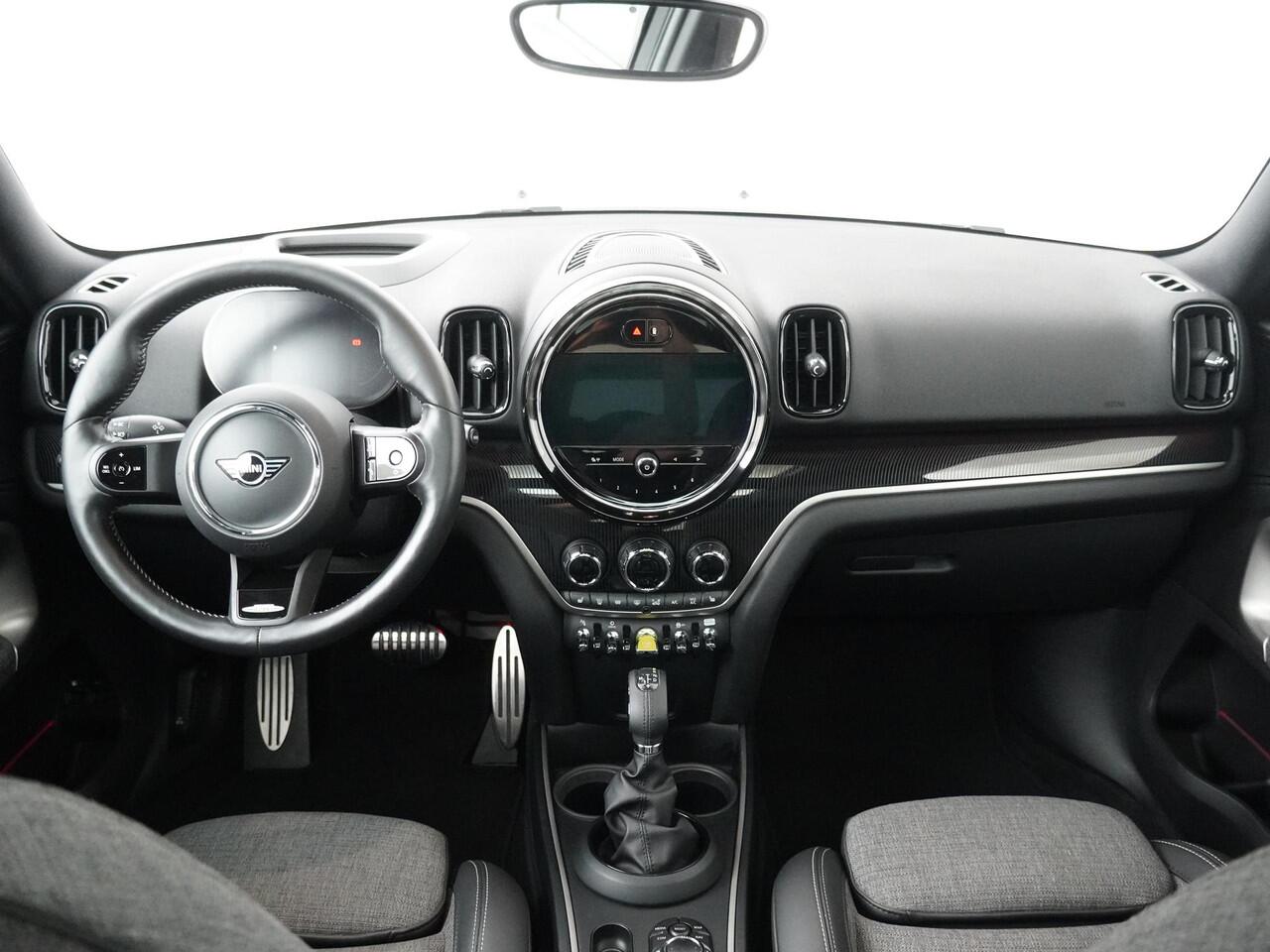 Mini COUNTRYMAN Cooper SE ALL4 John Cooper Works | Achteruitrijcamera | Panoramadak | Stuurwielverwarming | Head-Up Display | John Cooper Works uitvoering |