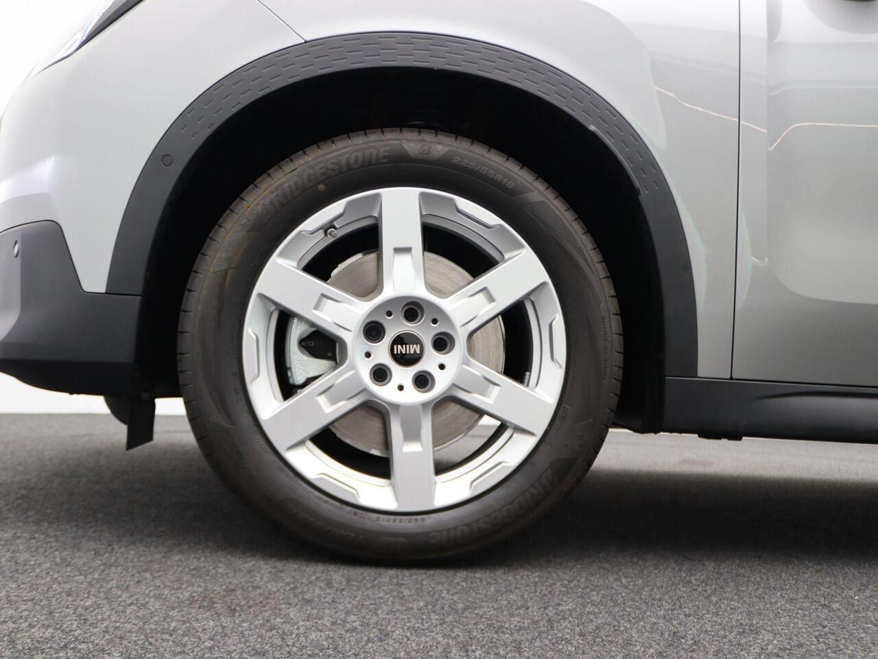 Mini COUNTRYMAN Favoured Pakket M + Glazen panoramadak + Parking Assistant + Driving Assistant + Comfort Access + 18'' + Led