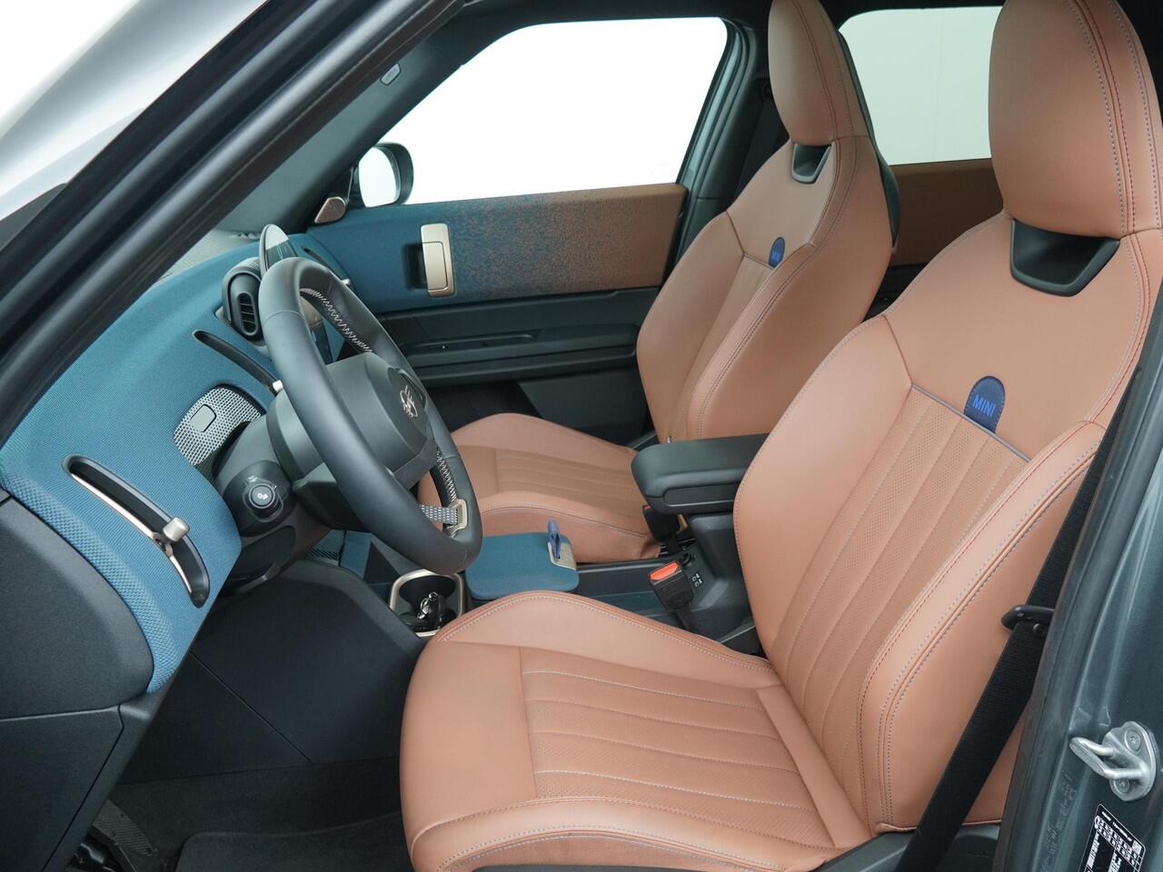 Mini COUNTRYMAN C Favoured XL | Head-Up | Trekhaak | Stoel-stuurverwarming |