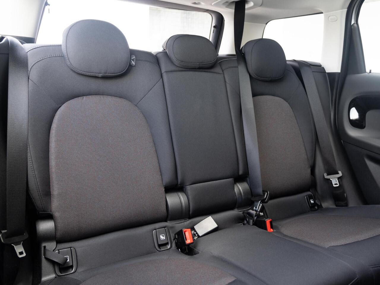 Mini COUNTRYMAN Cooper Aut. Adaptieve Cruise + Achteruitrijcamera + Elektrisch verstelbare stoelen + Glazen Panoramadak