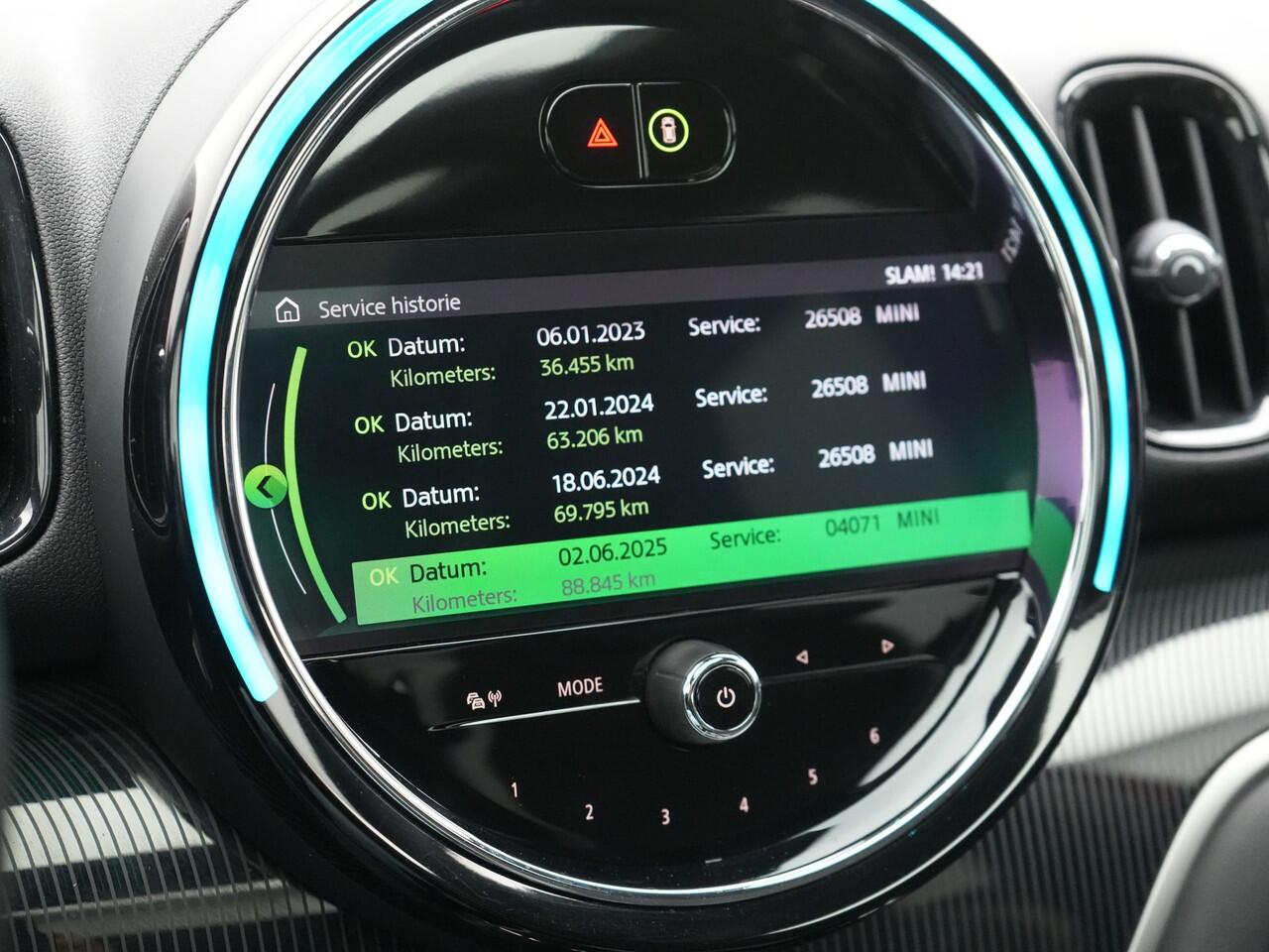 Mini COUNTRYMAN 2.0 Cooper S E ALL4 JCW Plug In Hybrid 220pk Dealer O.H PHEV | Panodak | JCW Alcantara Sportstoelen Verwarmd | Head Up | Camera | Apple Carplay | Cruise Control | Keyless | Virtual | Navigatie | DAB |