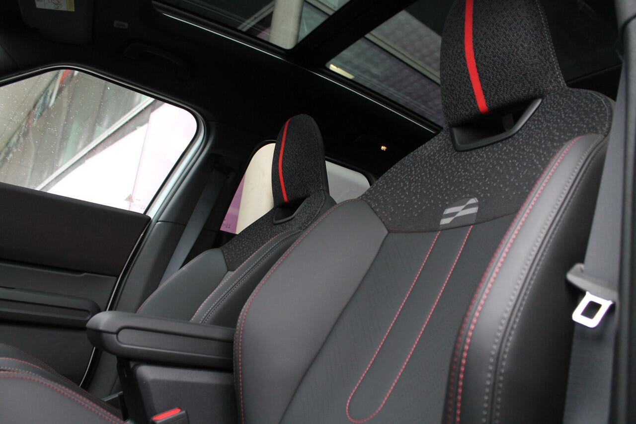 Mini COUNTRYMAN C Automaat / John Cooper Works / Pakket L / 20" JCW Flag Spoke 2-tone