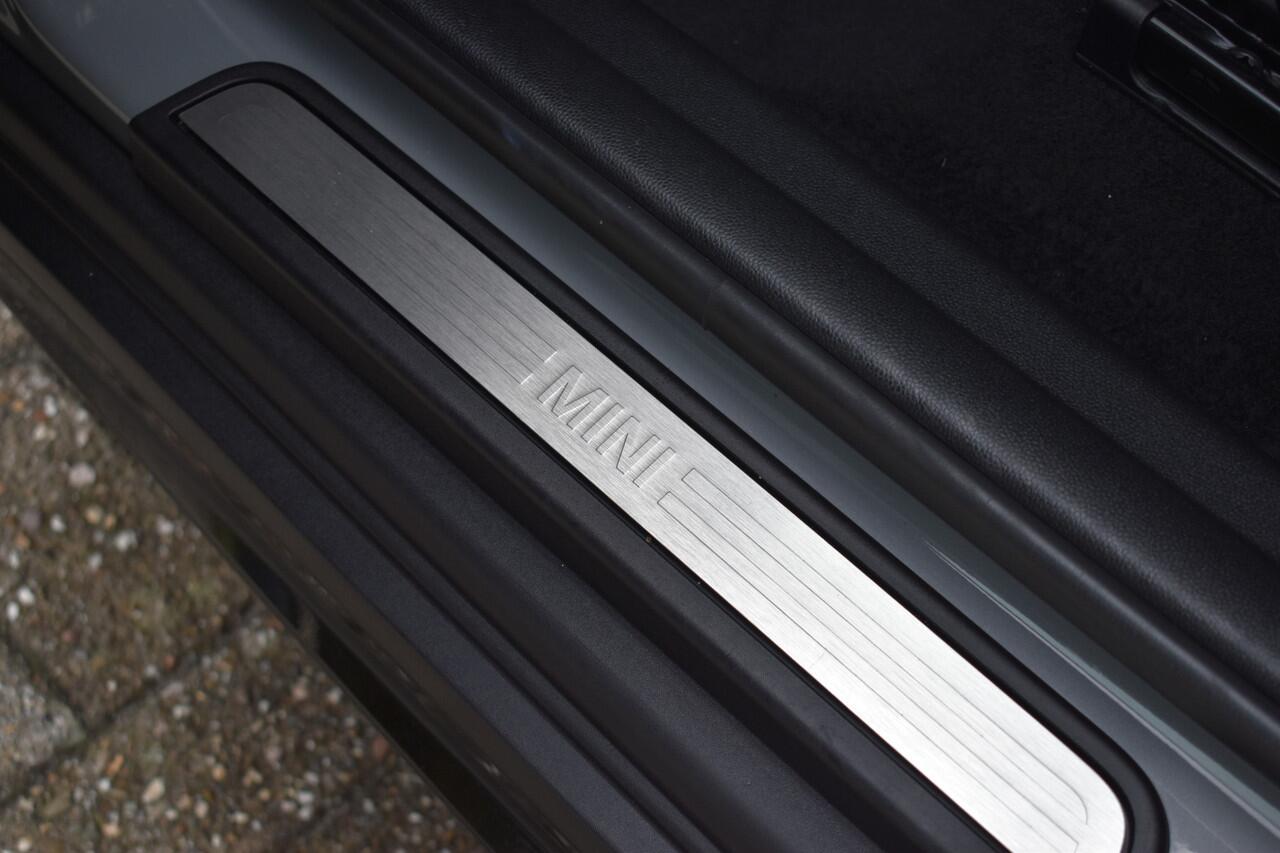 Mini COUNTRYMAN 1.5 One Business Edition Automaat / Parkeerhulp / Keyless / Trekhaak / Harman Kardon / 18'' LM / LED