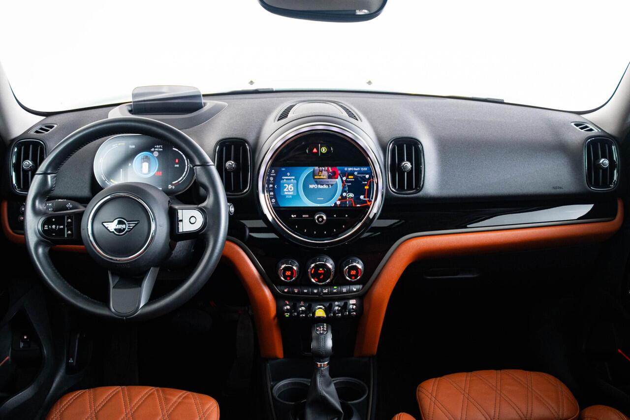 Mini COUNTRYMAN Cooper SE ALL4 Panoramadak - Elektrisch verwarmbare/verstelbare stoelen - Comfort acces - Driving/Parking Assistant - Harman Kardon - Head up - Active Cruise Control - Binnenlichtpakket -