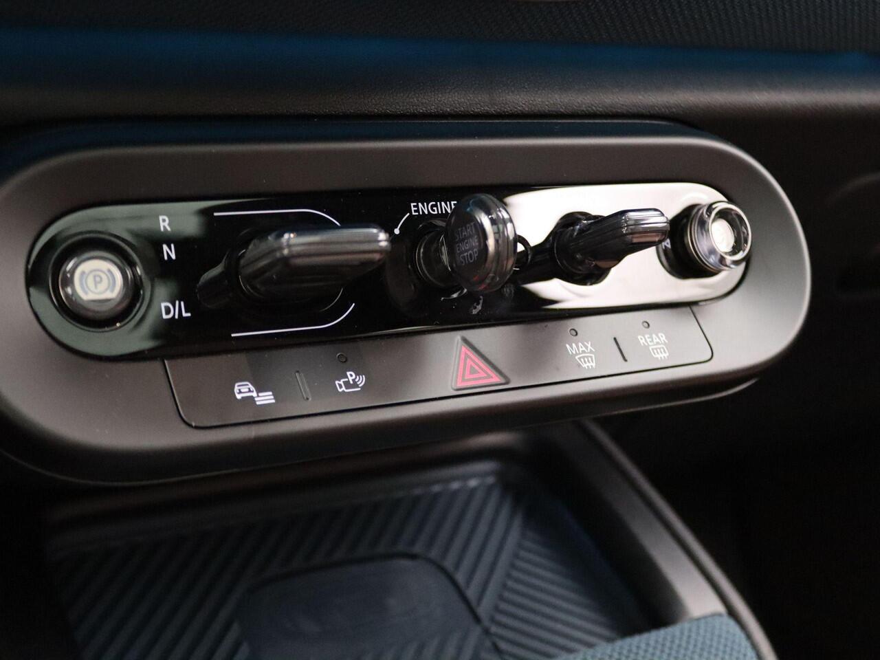 Mini COUNTRYMAN C Favoured Trim + Pakket L + Panorama dak + Harman Kardon + Camera + Led + 19''