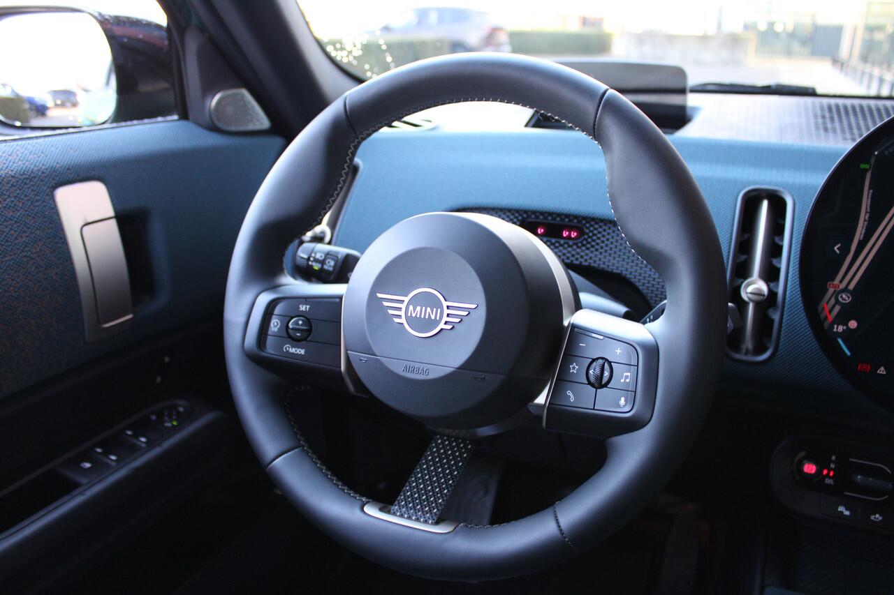 Mini COUNTRYMAN Classic Automaat / Panoramadak / Trekhaak / JCW Sportstoel / Comfort Access / Stuurverwarming / LED / Parking Assistant Plus / Head-Up / Harman Kardon