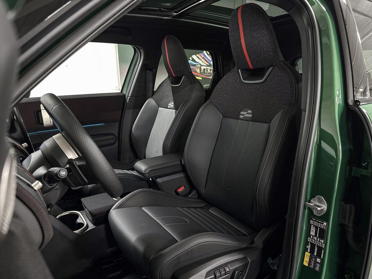 Mini COUNTRYMAN SE ALL4 | John Cooper Works Uitvoering | Pakket XL | 20" JCW Flag Spoke 2-tone