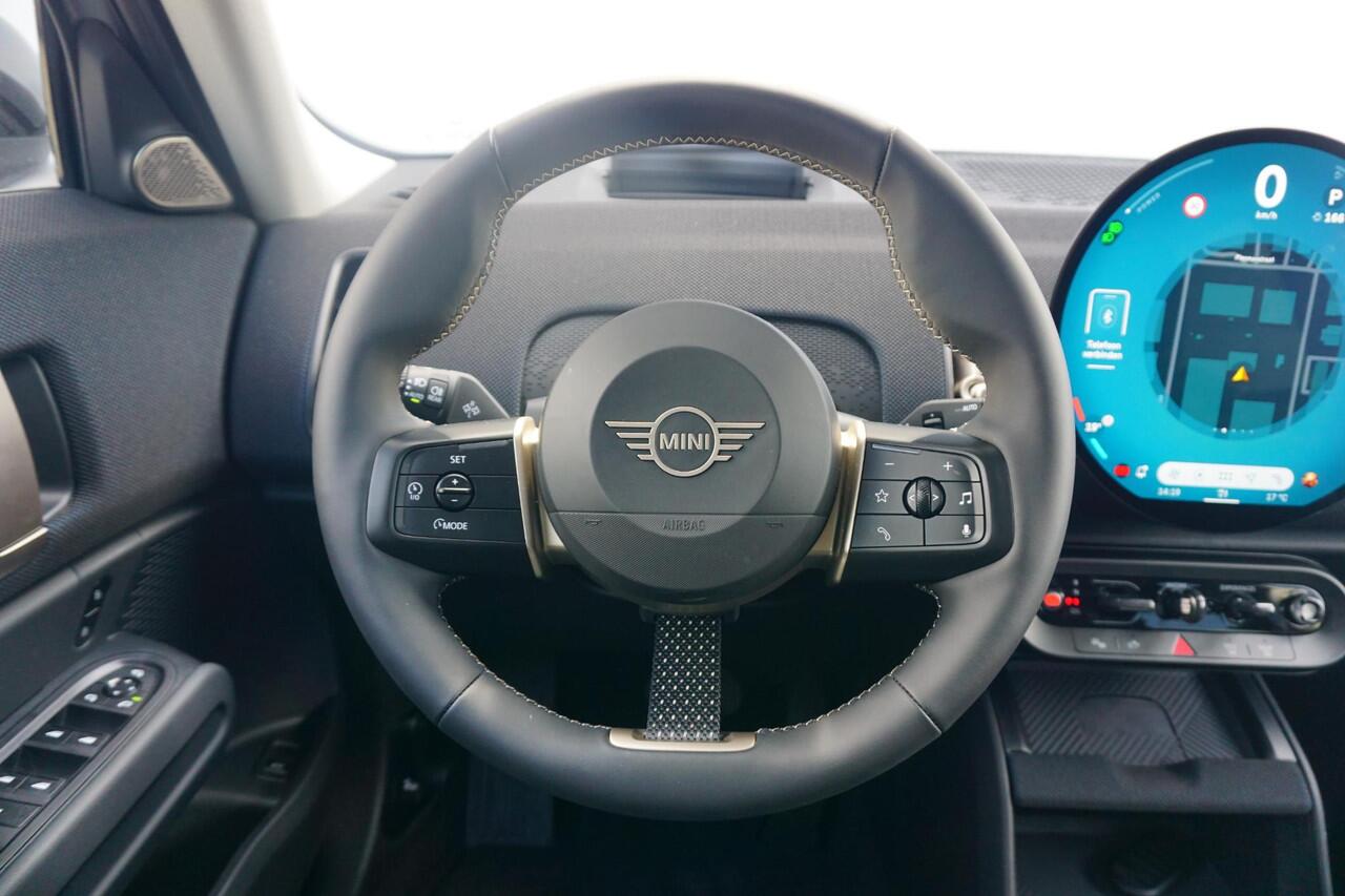 Mini COUNTRYMAN C / Classic Uitvoering / Pakket L / 19'' LM Velgen /