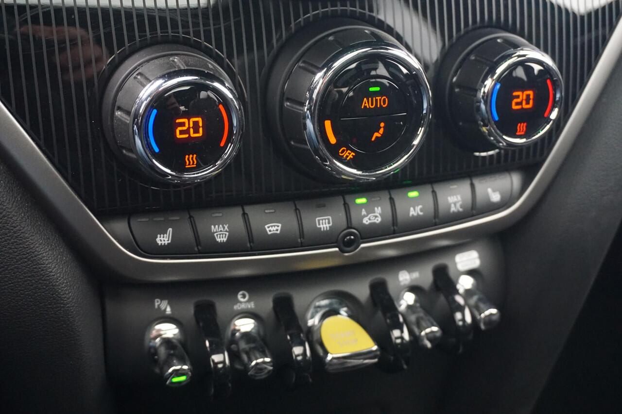 Mini COUNTRYMAN Cooper SE ALL4 Chili | Comfort Access | Head-Up Display | Harman Kardon | Driving Assistant | Stoelverwaming | MINI Yours Leer