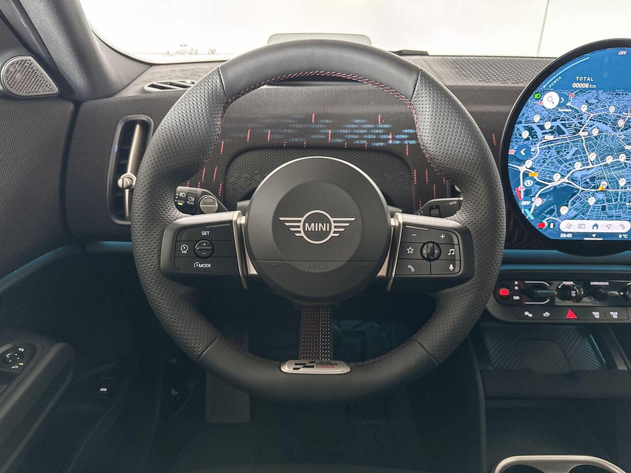 Mini COUNTRYMAN Electric E John Cooper Works M 66.5 kWh | Pakket M | Dak en spiegelkappen in Jetblack