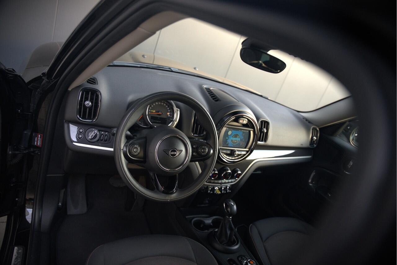 Mini COUNTRYMAN Mini 2.0 Cooper S E ALL4 | Stoelverwarming | Parkeersensoren | Apple Carplay | Navigatie | Keyless | Ambiance Verlichting | Climate Control |