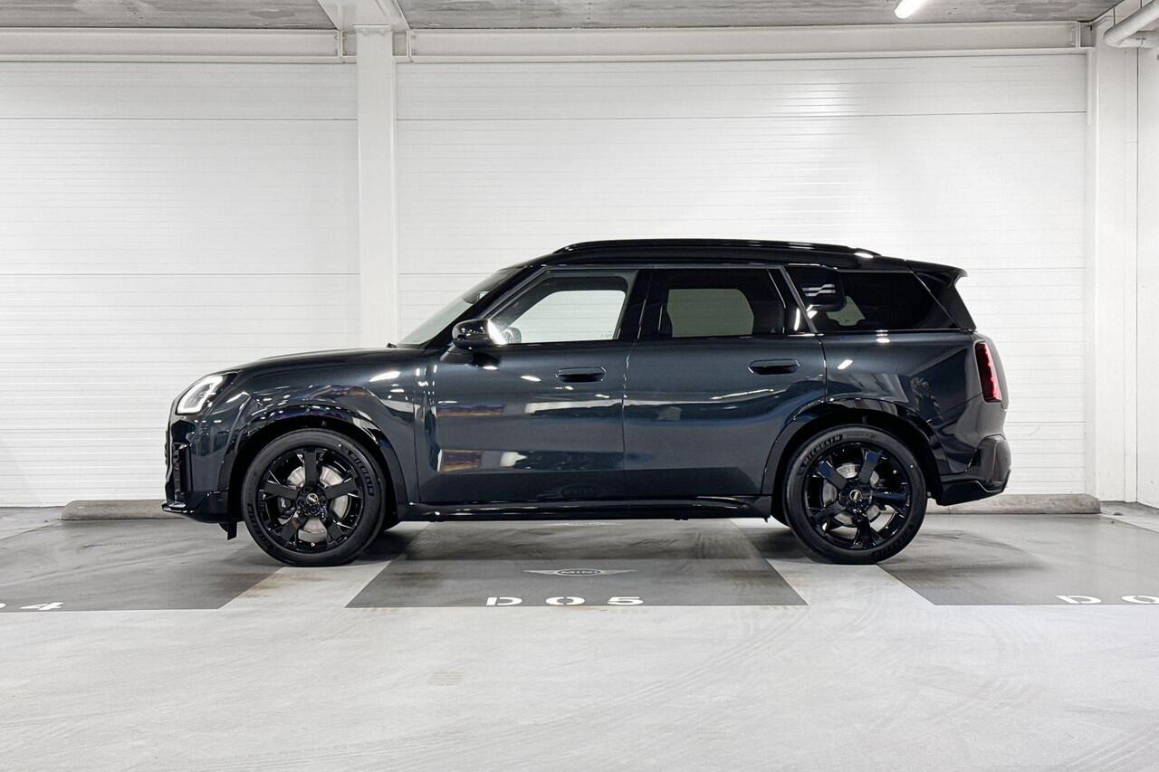 Mini COUNTRYMAN C | John Cooper Works Uitvoering | Pakket M | 19" Runway Spoke Jet Black