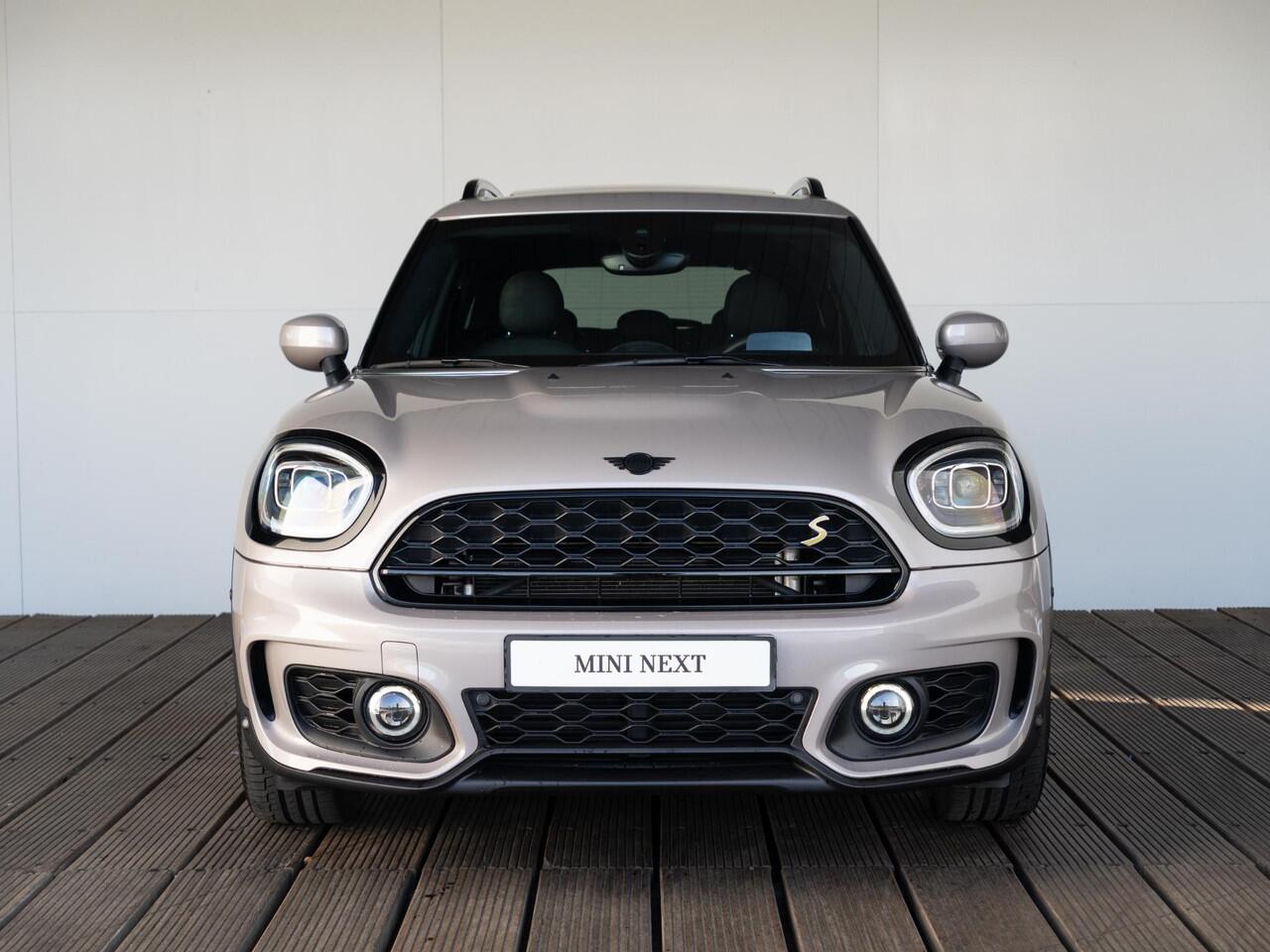 Mini COUNTRYMAN Cooper S E ALL4 John Cooper Works + Glazen panoramadak + Achteruitrijcamera + Comfort Access + Harman-Kardon