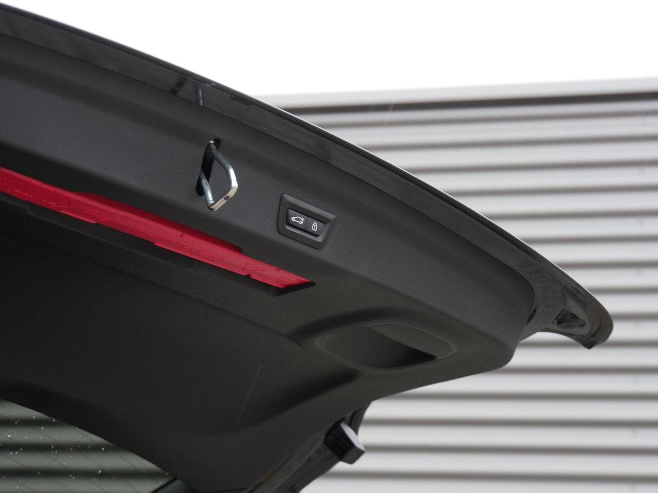 Mini COUNTRYMAN COOPER S E ALL4/ PANORAMADAK/ LEER/ CAMERA/ ELEKT. KLEP/ SFEERVERLICHTING