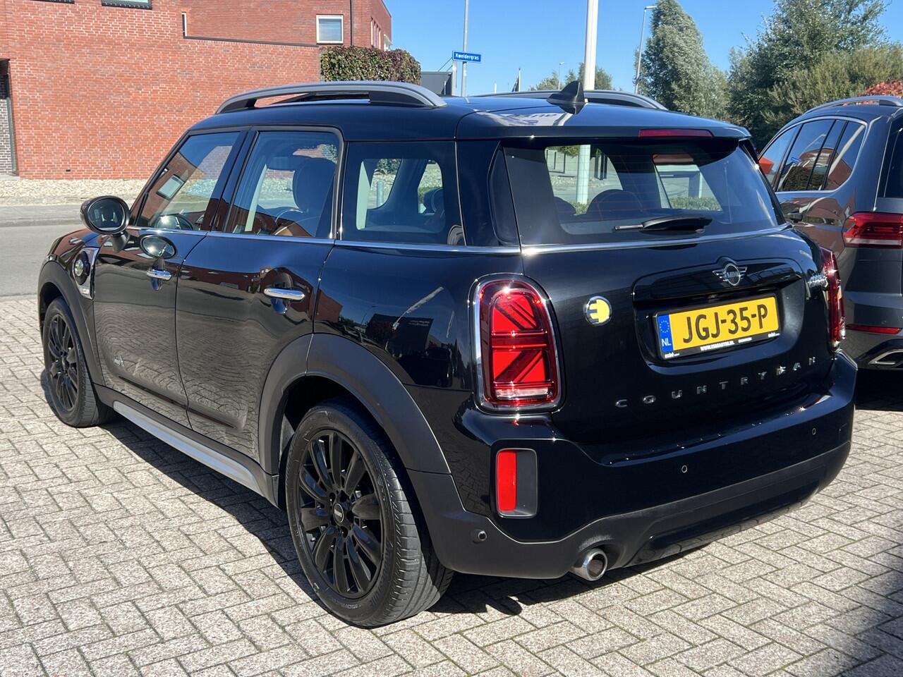 Mini COUNTRYMAN Mini 2.0 Cooper SE ALL4 Navigatie Panoramdak Sportstoelen Leder Stoel + Stuurverwarming Carplay Keyless Clima Camera Plug In Hybride