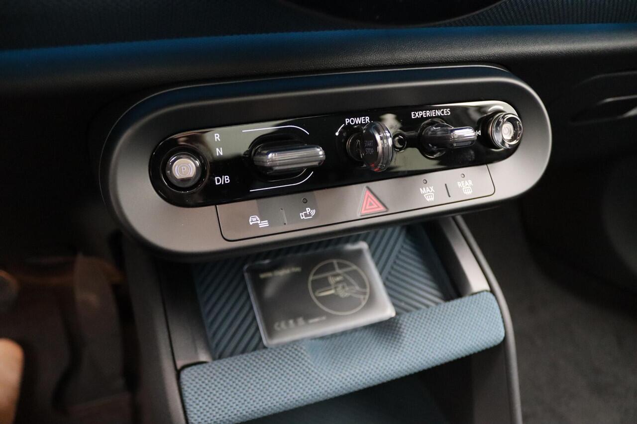 Mini COUNTRYMAN SE ALL4 Favoured + Pakket L + Glazen panoramadak + Driving Assistant Plus + Parking Assistant Plus + Harman Kardon + Elektrisch verwarmde voorstoelen + 19''