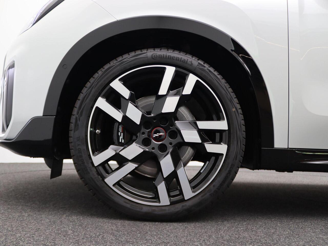 Mini COUNTRYMAN John Cooper Works Pakket XL + Glazen panoramadak + Parking Assistant Plus + Driving Assistant Professional + Harman Kardon + Trekhaak + 20''