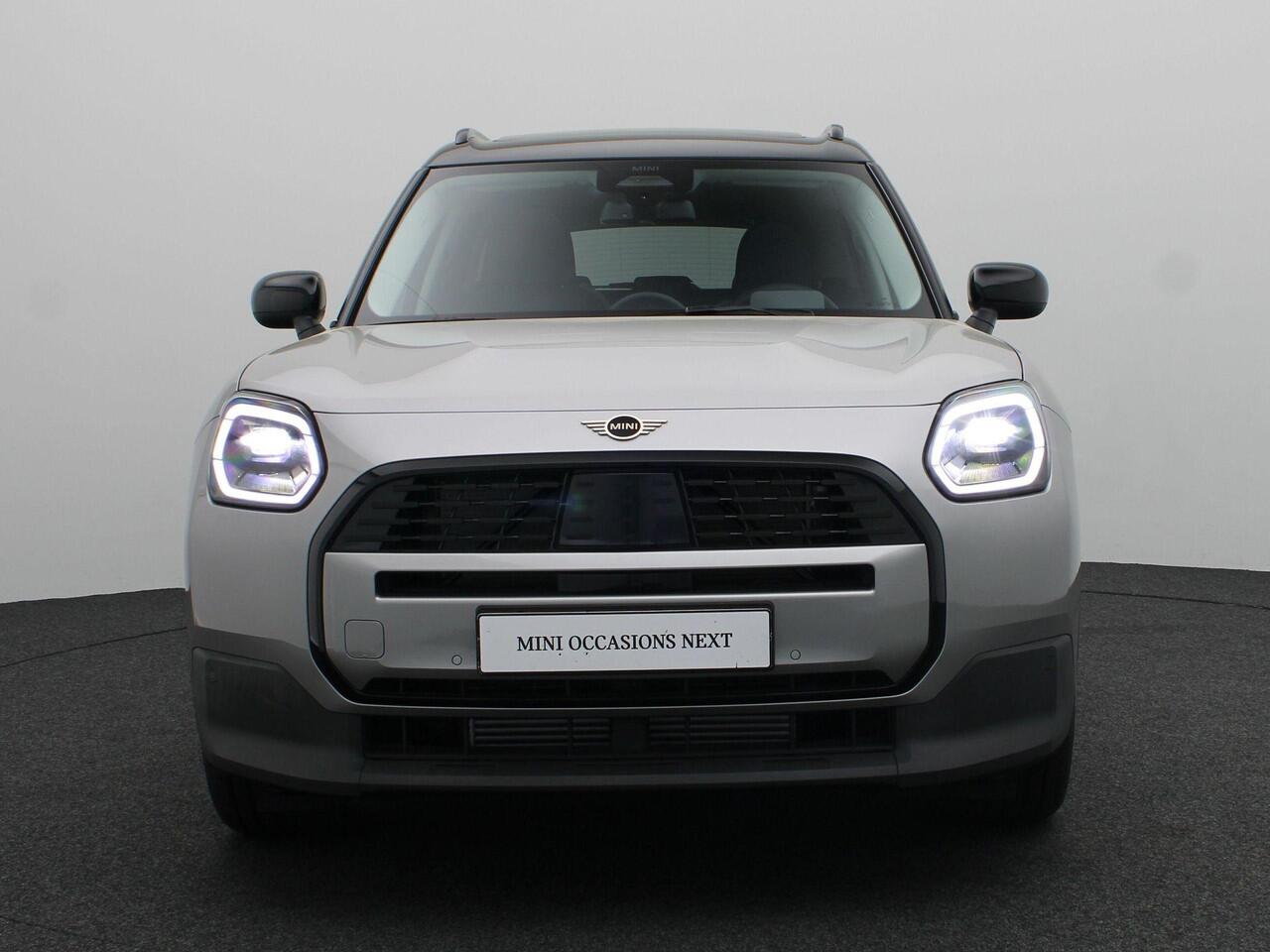 Mini COUNTRYMAN Favoured Pakket M + Glazen panoramadak + Parking Assistant + Driving Assistant + Comfort Access + 18'' + Led