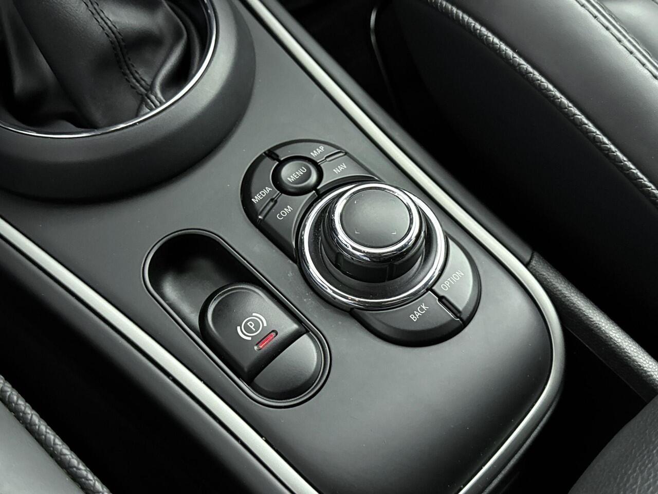 Mini COUNTRYMAN Mini 2.0 Cooper S E ALL4 220PK | Head-up display | Achteruitrijcamera | Stoelverwarming | Leder | Navigatie | Keyless | Afneembare Trekhaak