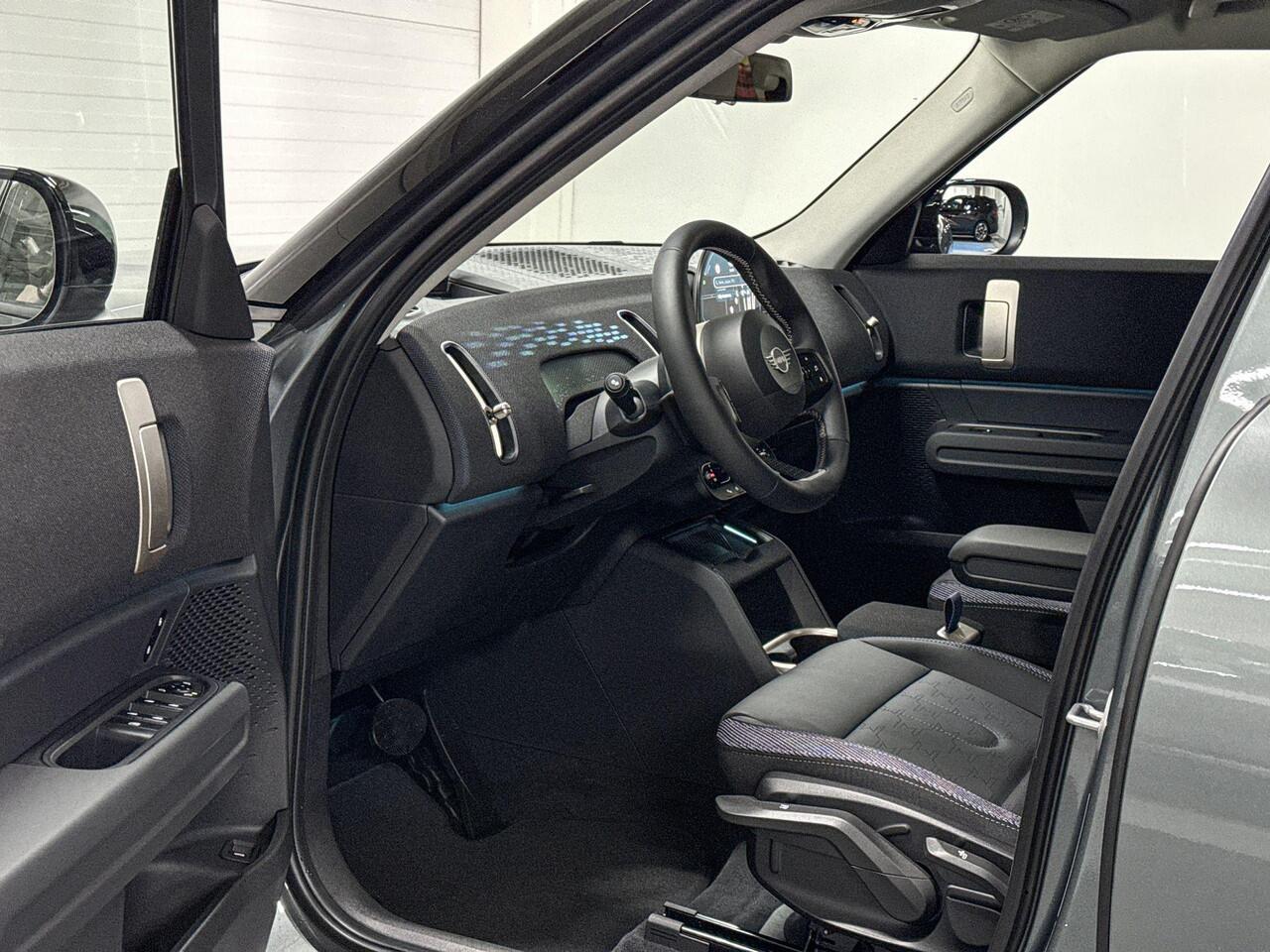 Mini COUNTRYMAN E | Classic Uitvoering | Pakket S | 19"JCW Runway Spoke Jet Black | Selections