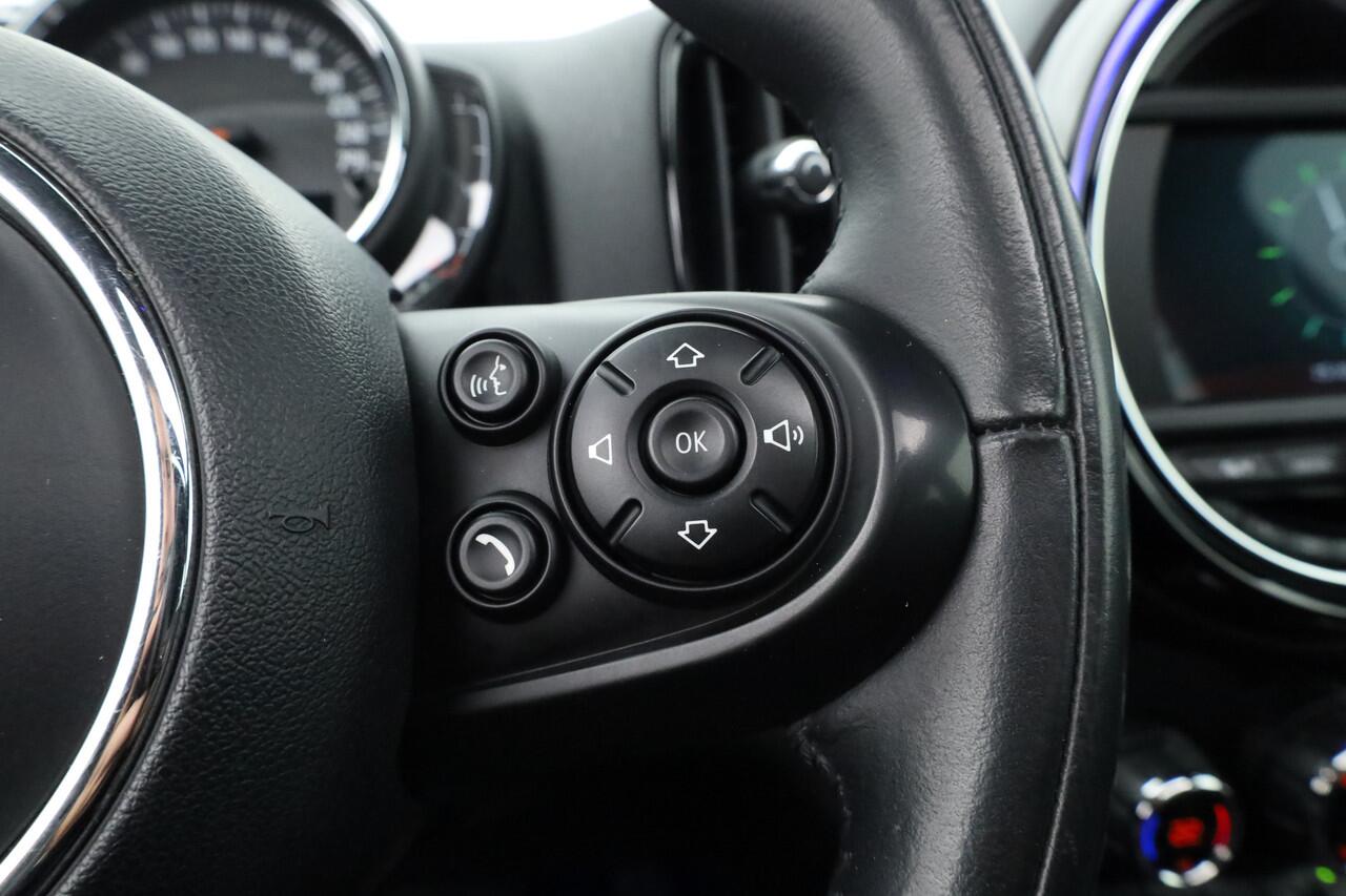 Mini COUNTRYMAN Mini 1.5 Cooper Business Edition | Pano | Trekhaak | Navi | 18'' | ACC | Camera