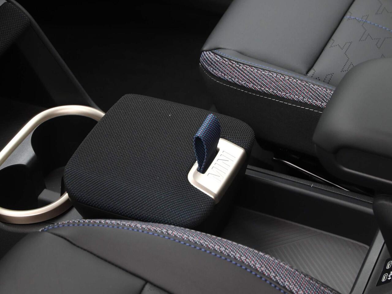 Mini COUNTRYMAN C Classic Pakket M | Head-Up | Stoelverwarming | Comfort Access | Achteruitrijcamera