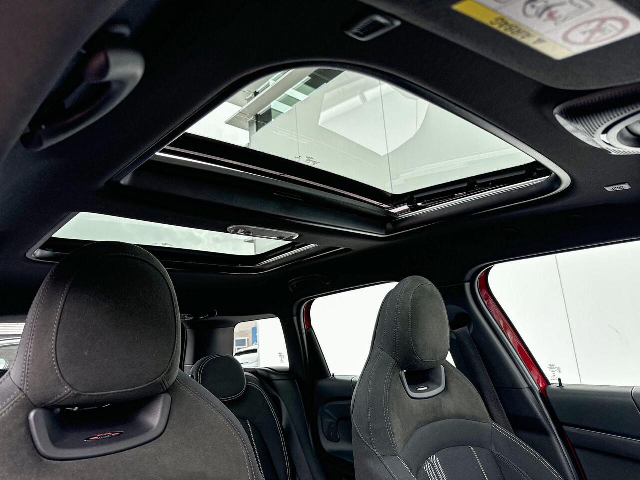 Mini COUNTRYMAN Cooper S Glazen panoramadak / JCW Pakket / 19'' / LED-koplampen met uitgebreide functies / Klasse 3 Alarm / Navigatie / Selections