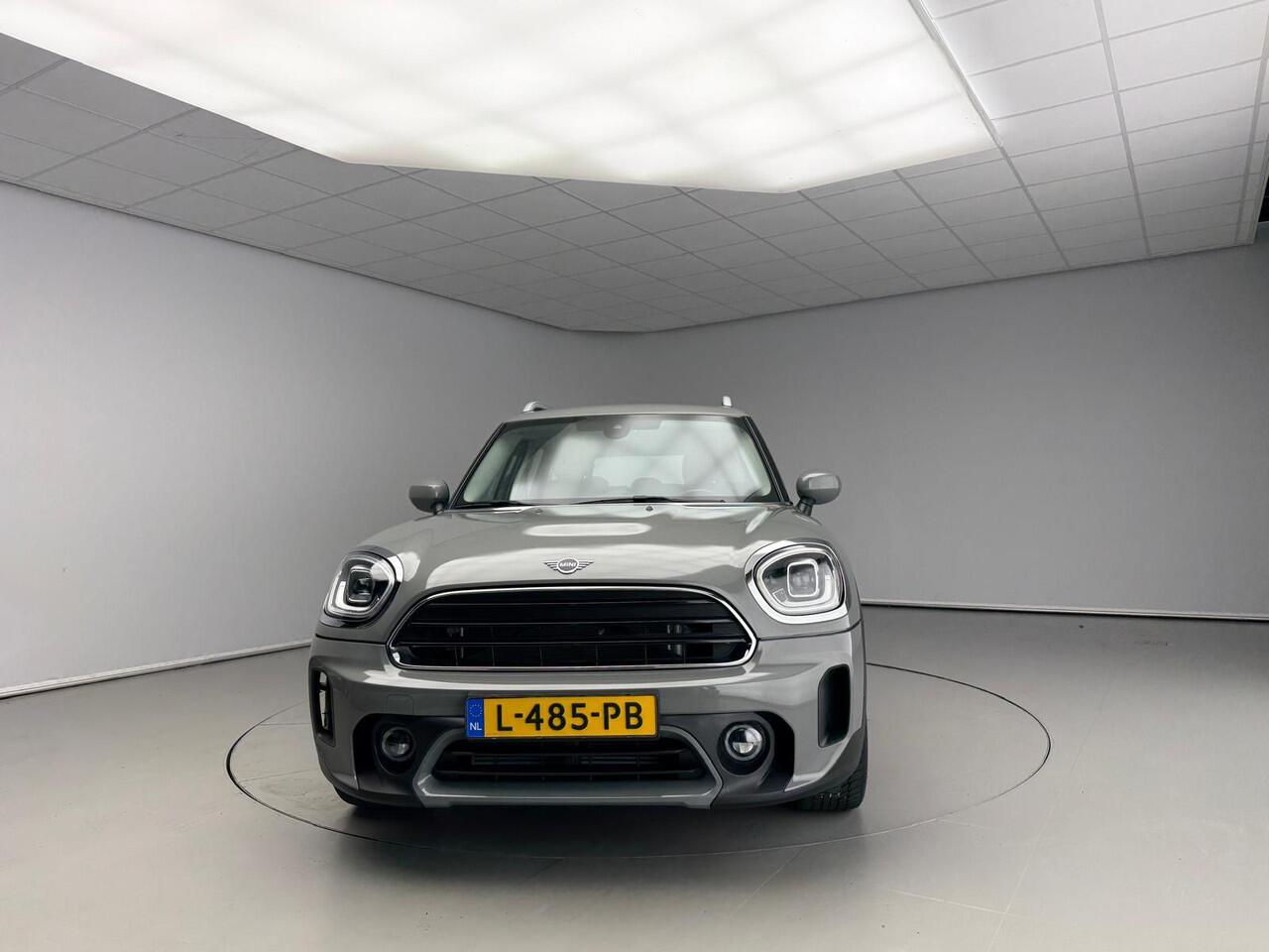 Mini COUNTRYMAN One Trekhaak / Cruise control / LED / Navigatie / Isofix / Alu wielen 18 inch JCW