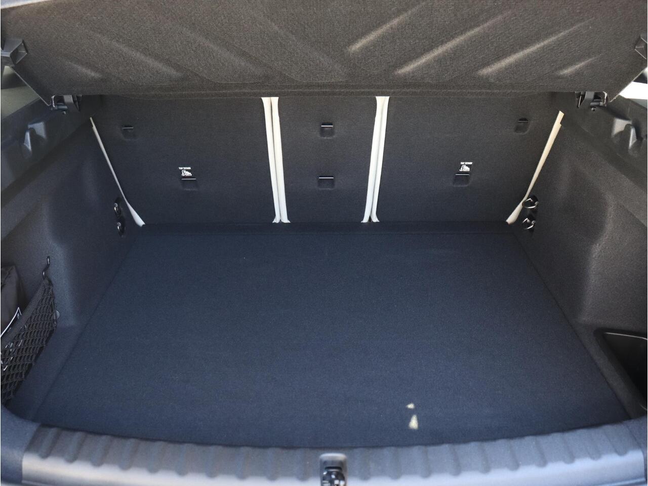 Mini COUNTRYMAN C | Favoured Trim + Pakket L + Panodak + Head-Up + Driving Assistant Plus + Parking Assistant Plus + Harman Kardon + 19'' LMV