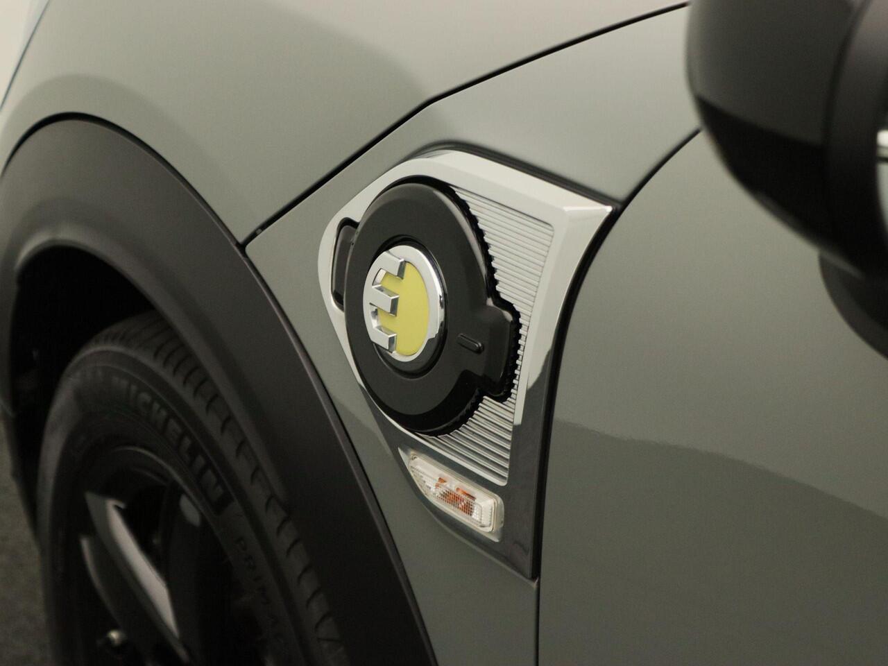 Mini COUNTRYMAN Cooper S E ALL4 Comfort Pack + Glazen panoramadak + Achteruitrijcamera + Park Assistant + Driving Assistant + Connected Navigation Pakket