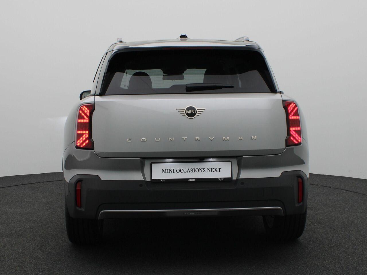 Mini COUNTRYMAN Favoured Pakket M + Glazen panoramadak + Parking Assistant + Driving Assistant + Comfort Access + 18'' + Led