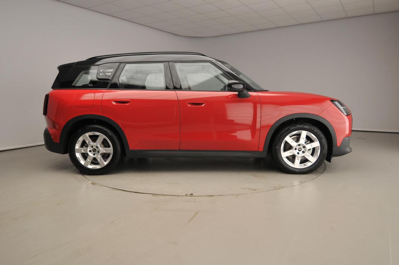 Mini COUNTRYMAN E Classic / Driving assist / LED / Park assist / Stoelverwarming / Alu wielen 18 inch