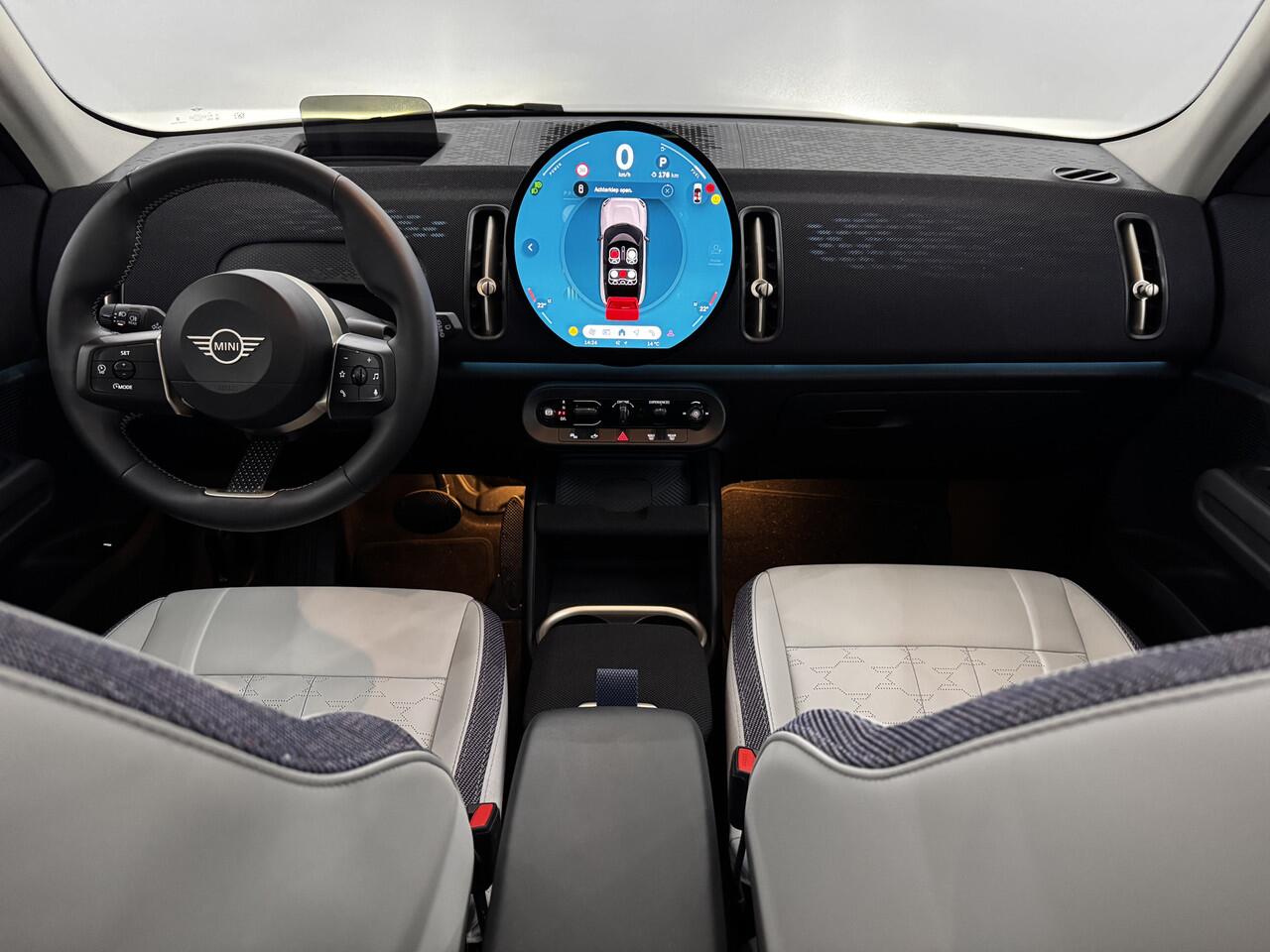 Mini COUNTRYMAN Mini 1.5 C Classic Trim + Package M Pano, Camera, Half leder, Navi, Head-up display, Elektrische achterklep, Winterpakket, Cruise control adaptief, 2 jaar garantie