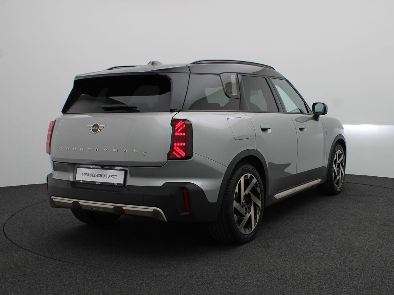 Mini COUNTRYMAN SE ALL4 Favoured + Pakket L + Glazen panoramadak + Driving Assistant Plus + Parking Assistant Plus + Harman Kardon + Elektrisch verwarmde voorstoelen + 19''