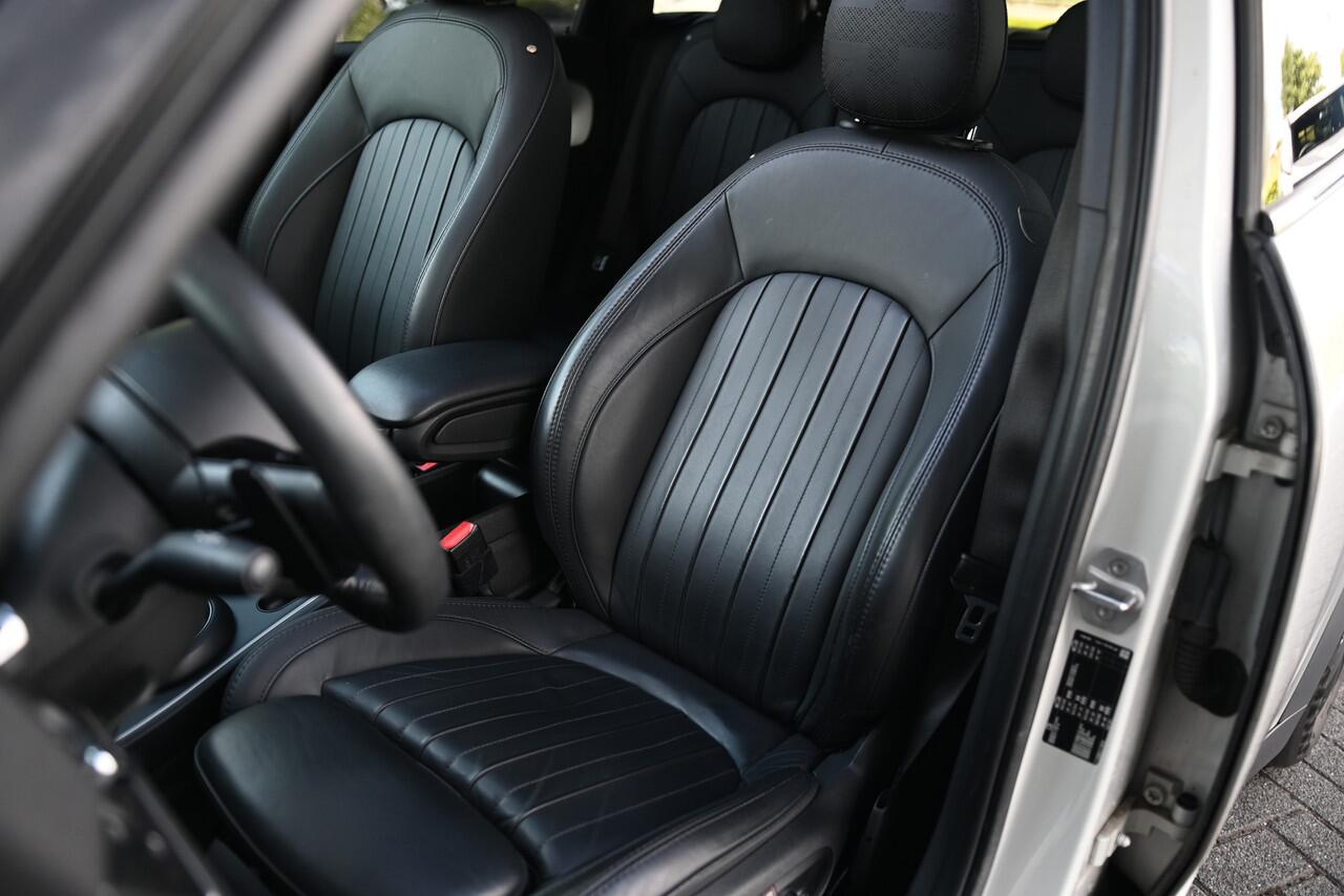 Mini COUNTRYMAN Cooper S Chili Automaat / Panoramadak / Achteruitrijcamera / Head-Up / LED / Park Assistant / Stoelverwarming / Comfort Access