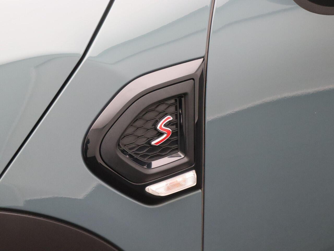 Mini COUNTRYMAN Cooper S Classic + Comfort Plus Pakket + Driving Assistant Pakket + Stuurwielrand Verwarmd + Panoramadak + Sportstoelen + LED + 18''