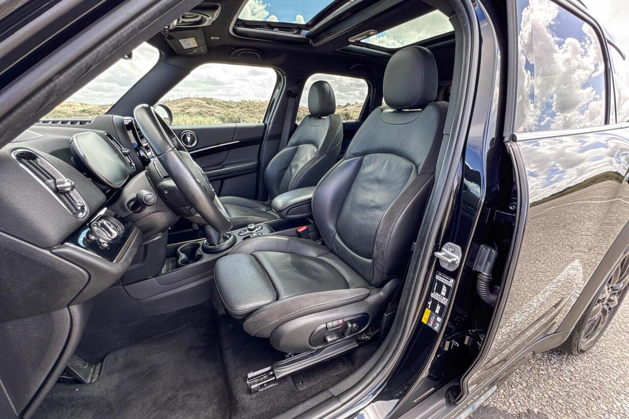 Mini COUNTRYMAN Cooper S E ALL4 Classic | Glazen Panoramadak | Stoelverwarming | Head-up Display | Achteruitrijcamera |