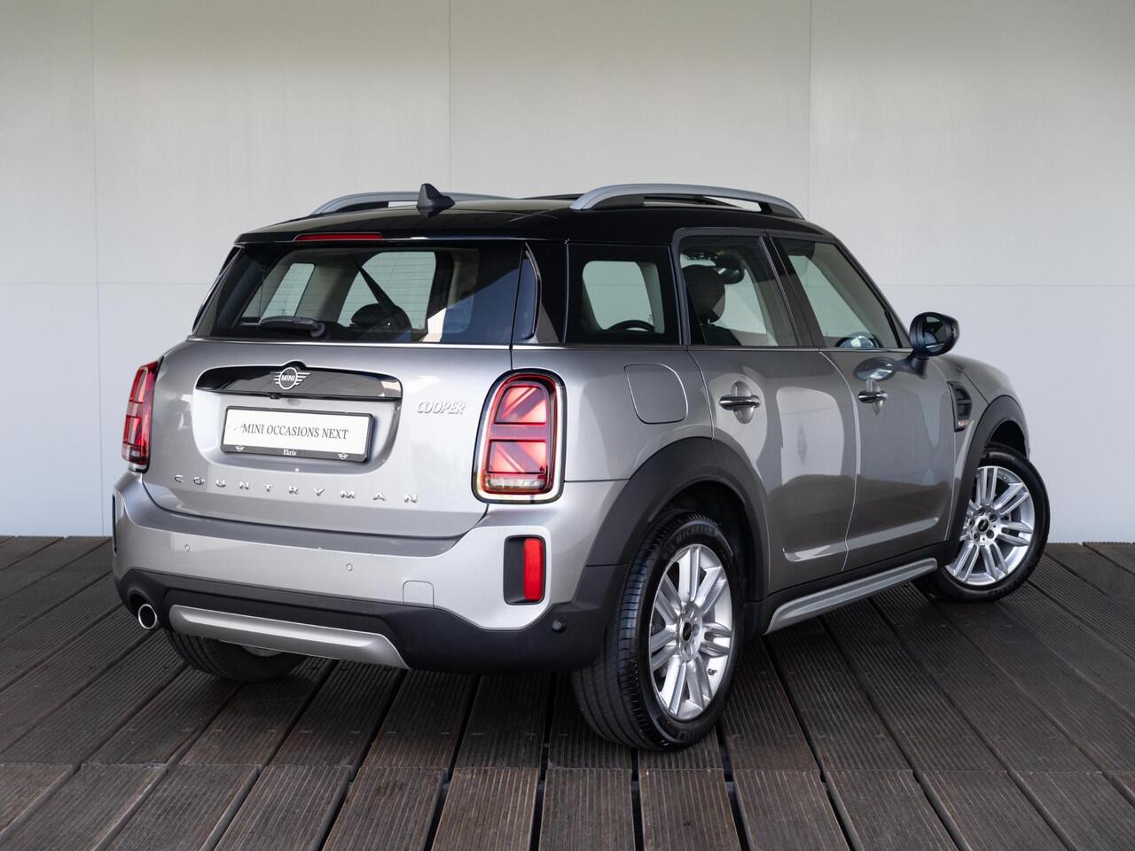 Mini COUNTRYMAN Cooper Aut. Adaptieve Cruise + Achteruitrijcamera + Elektrisch verstelbare stoelen + Glazen Panoramadak
