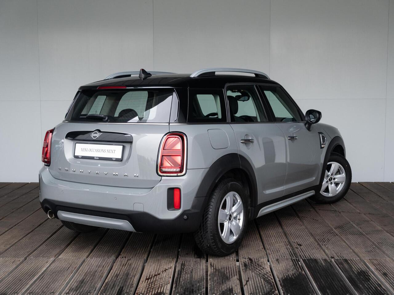 Mini COUNTRYMAN Cooper Aut. Navigatie Plus pakket + Stoelverwarming + Trekhaak