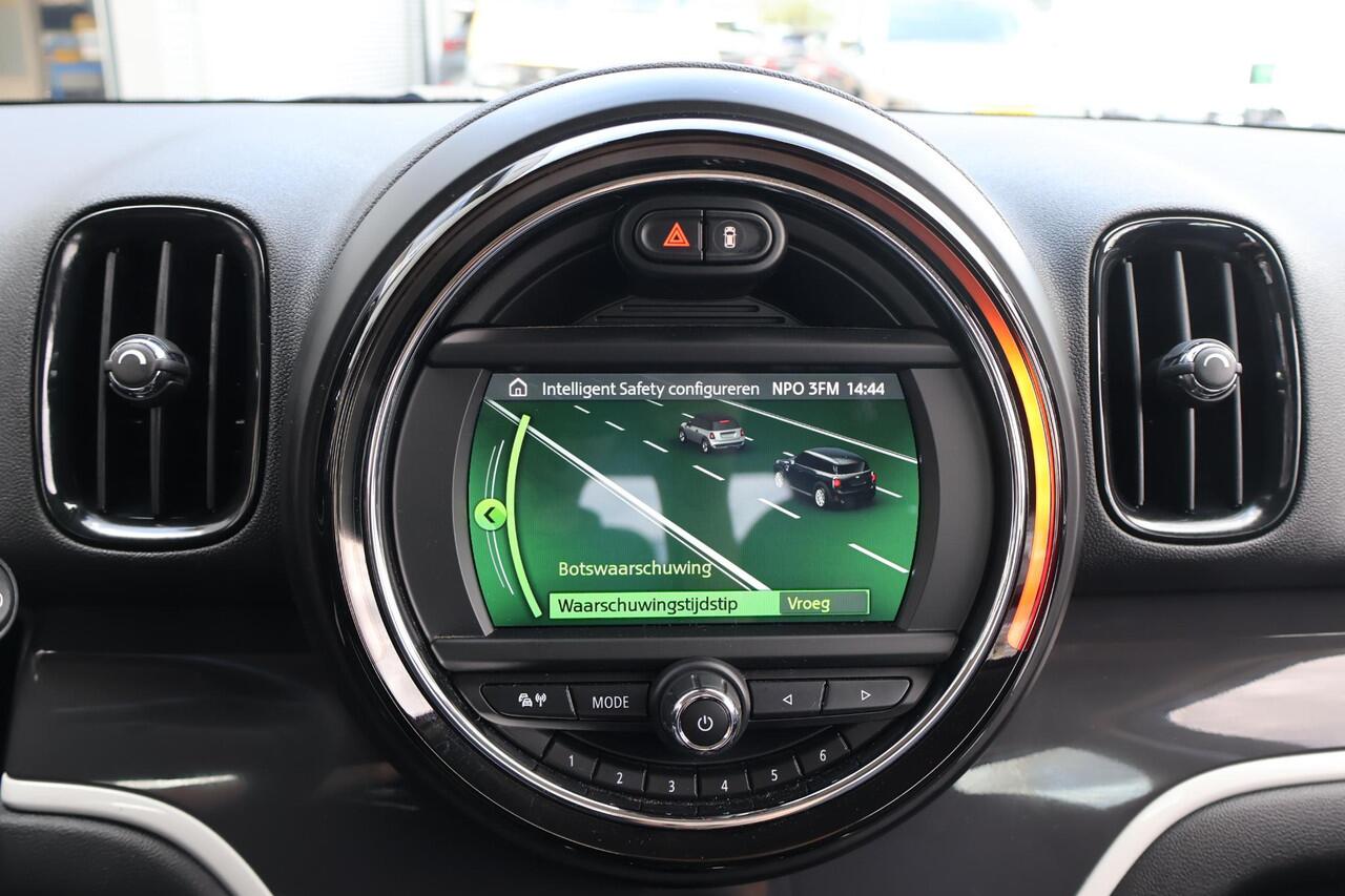 Mini COUNTRYMAN Mini 2.0 Cooper S E ALL4 Salt 1e Eigenaar | NAP | Dealer Onderh | BTW | 225PK | 2 Kabels | Keyless | Carplay | PDC | LED | Cruise | Start/Stop | Hill-Hold