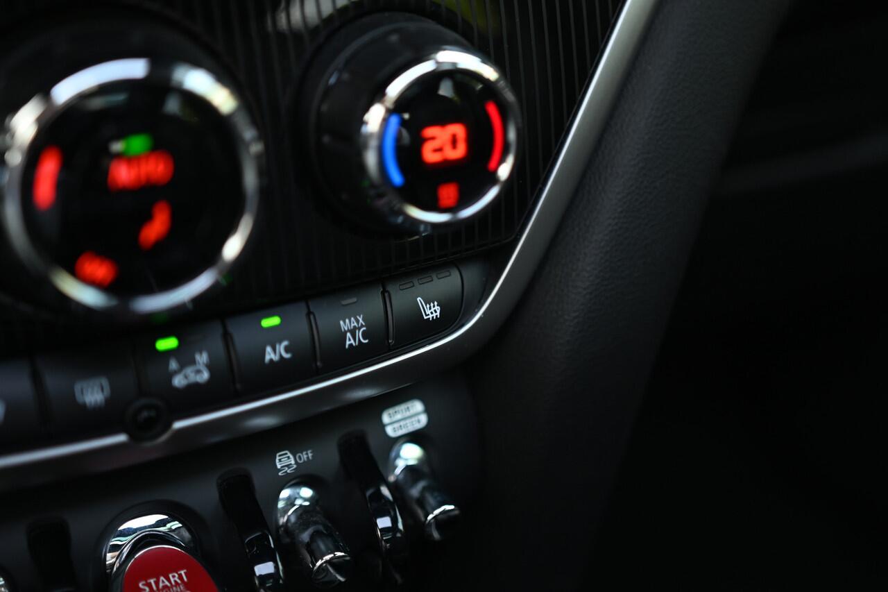 Mini COUNTRYMAN Cooper S Chili Automaat / Panoramadak / Achteruitrijcamera / Head-Up / LED / Park Assistant / Stoelverwarming / Comfort Access