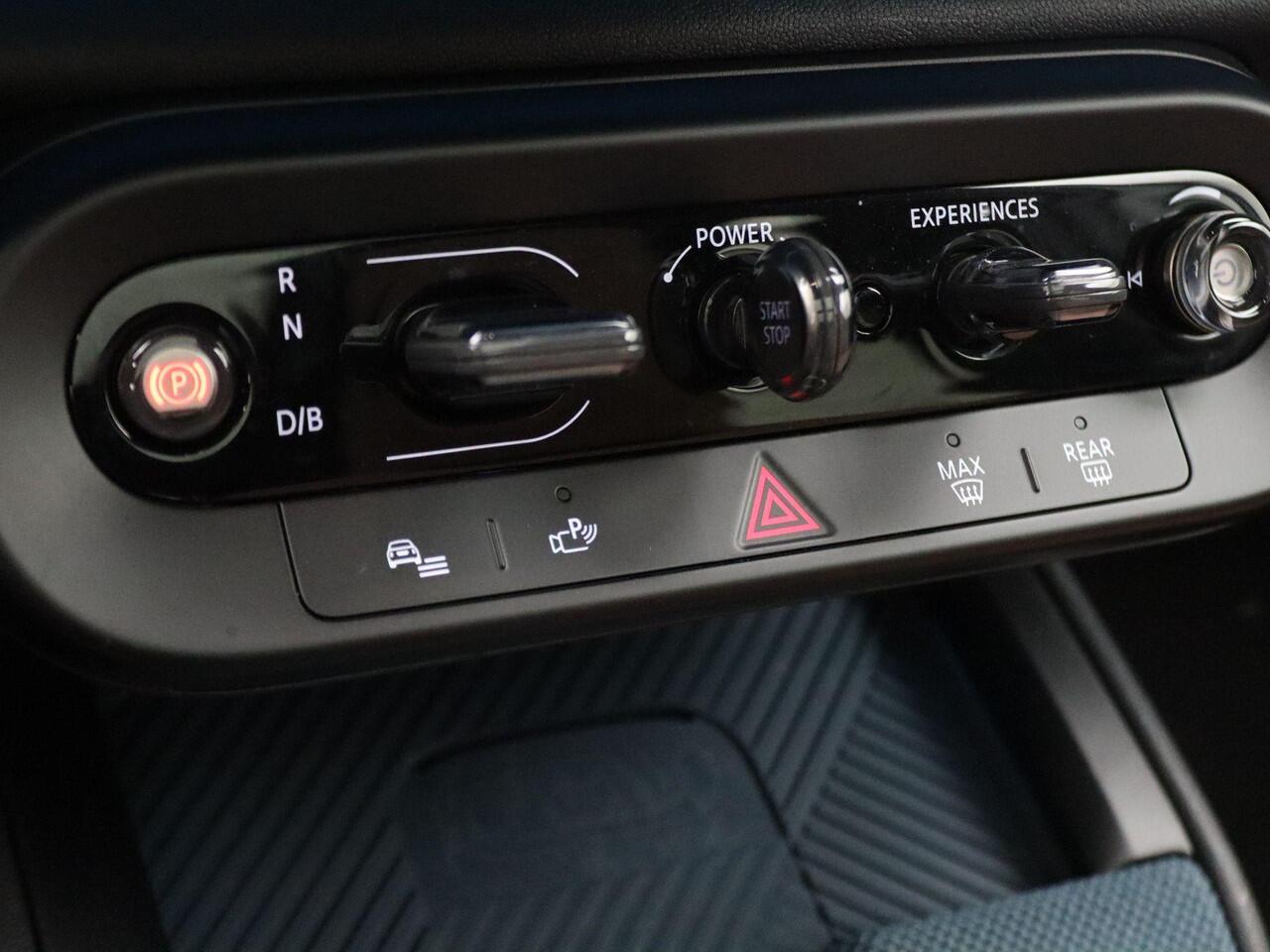 Mini COUNTRYMAN E Favoured + Pakket M + Stuurwielrand Verwarmd + Panoramadak + Driving Assistant + Head-Up Display + 19''